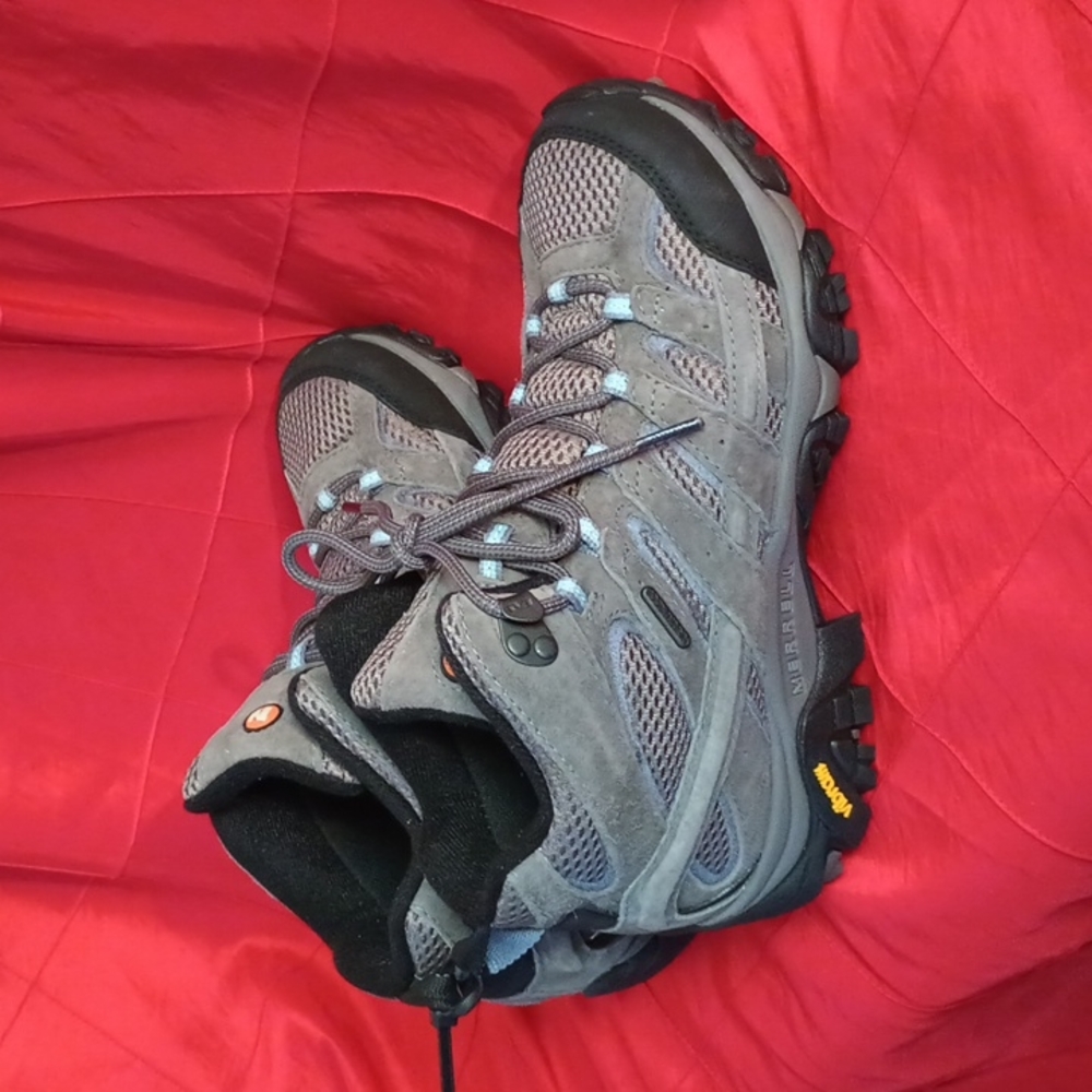 Waterproof - Picture 2 of 4